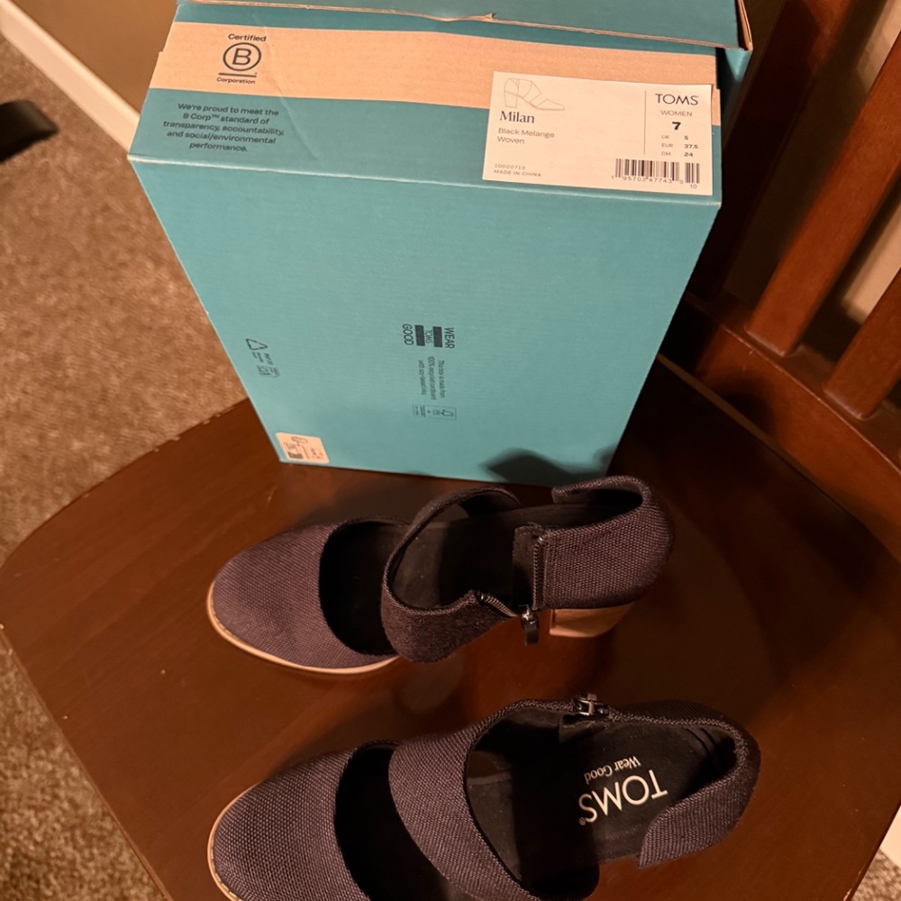 Toms closed toed woven heeled shoe - Picture 2 of 2